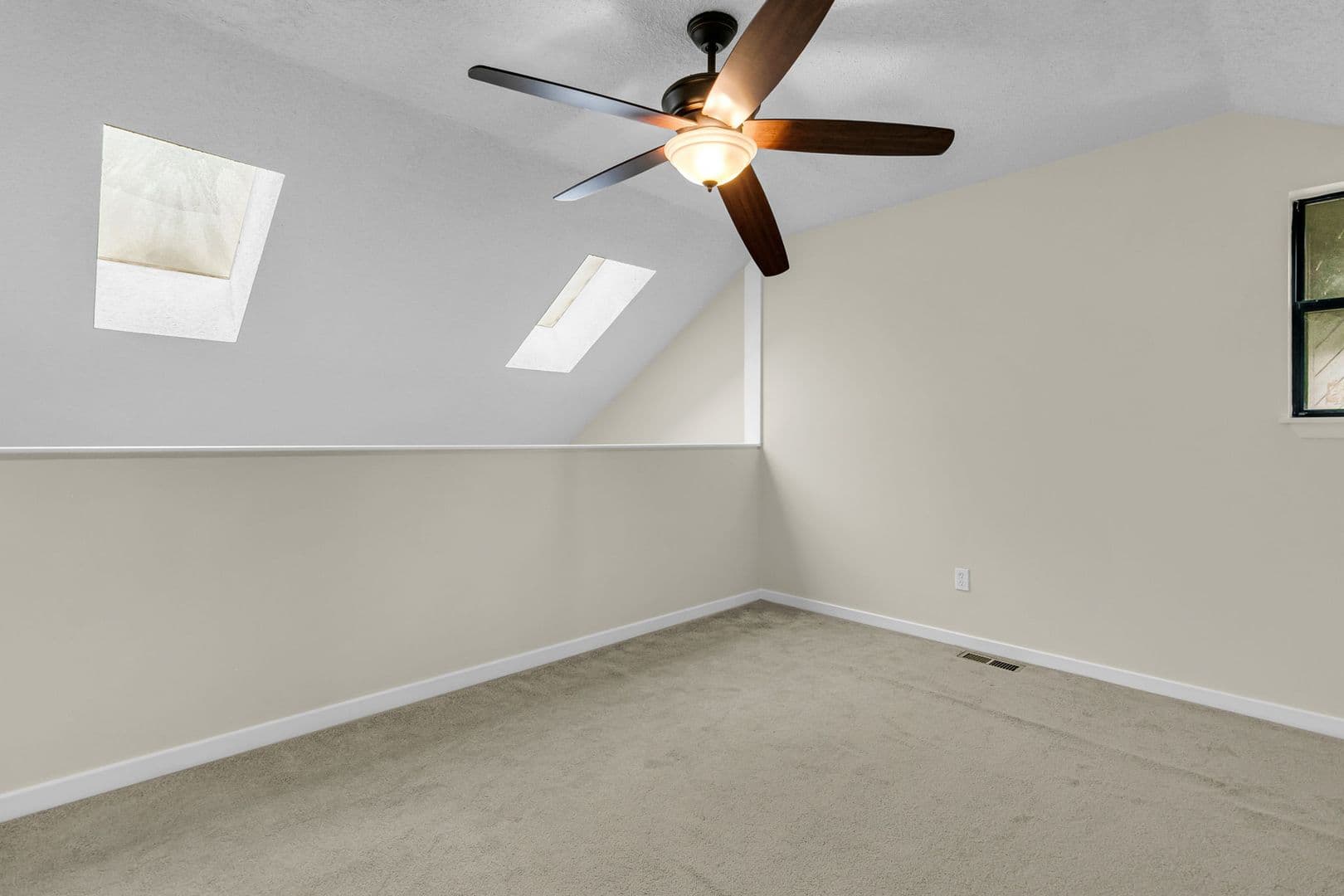 Mt Pleasant House: 1105 Hidden Cove Dr