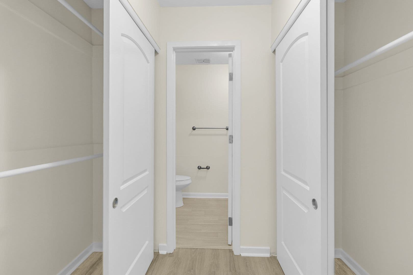 Mt Pleasant House: 1105 Hidden Cove Dr