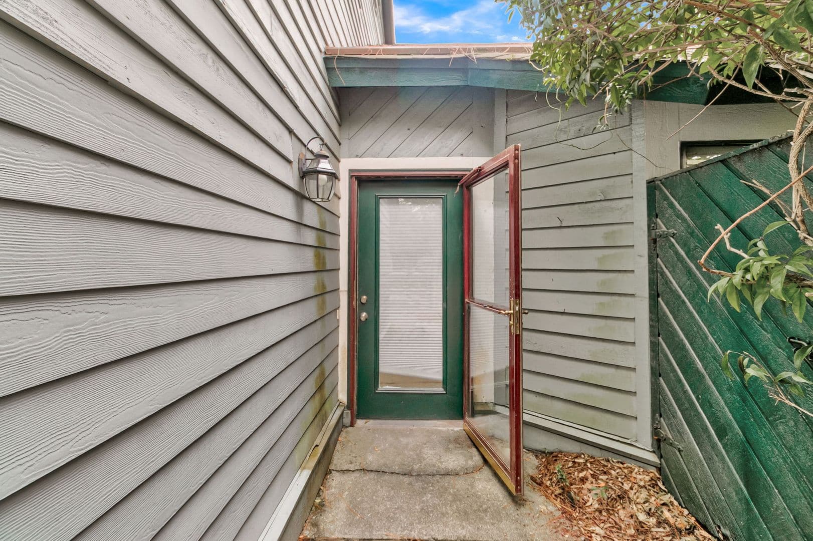 Mt Pleasant House: 1105 Hidden Cove Dr