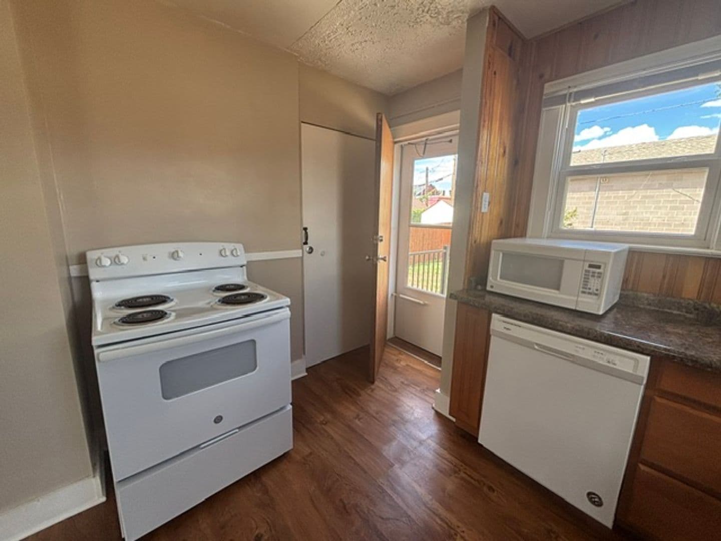 Cheyenne Apartment: 2110 E. 13th Street