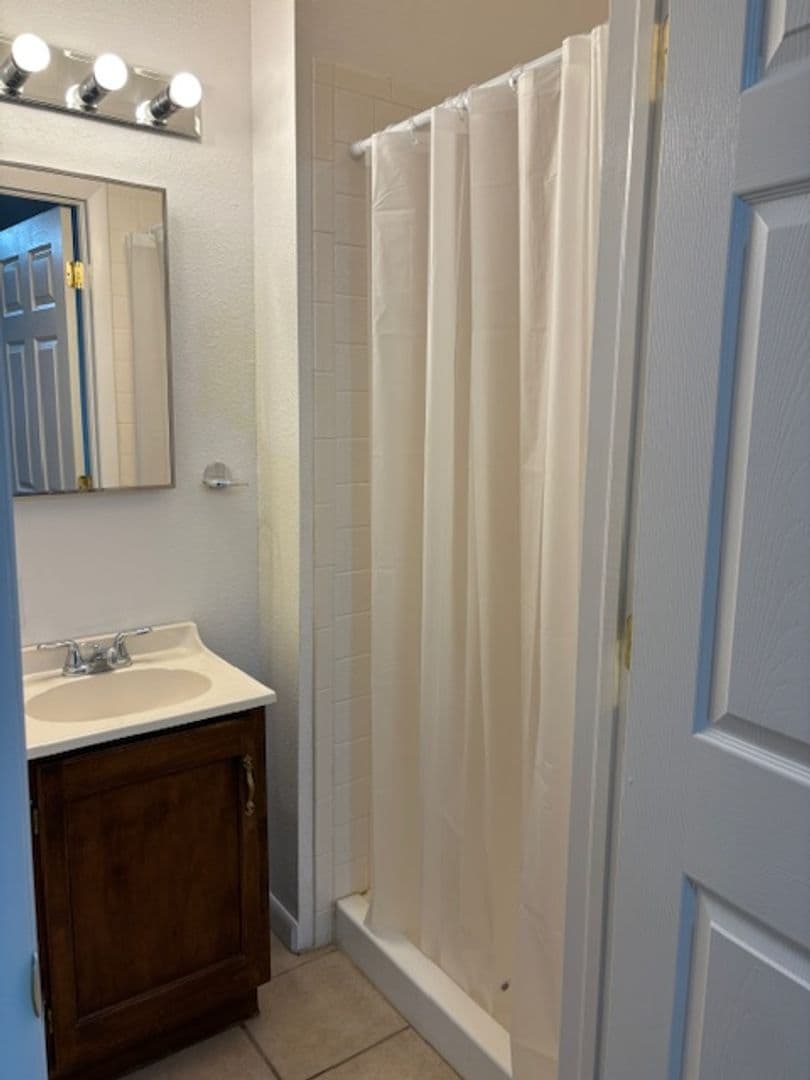 Cheyenne Apartment: 3315 McComb Ave
