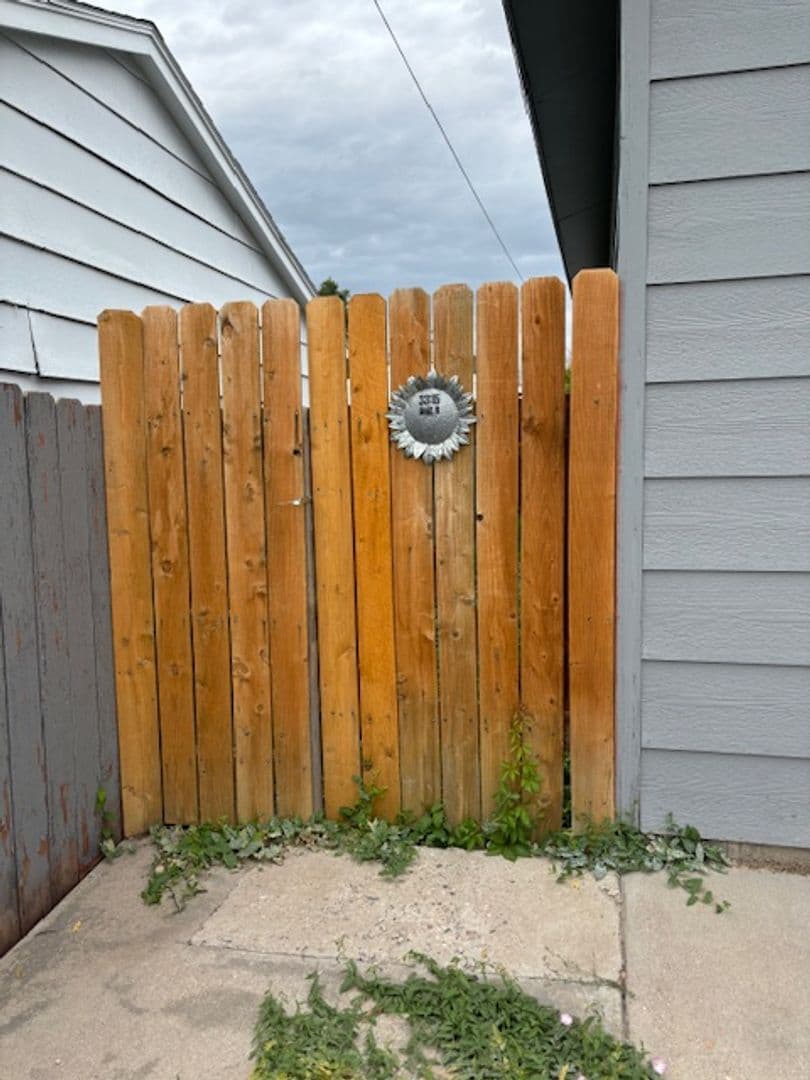 Cheyenne Apartment: 3315 McComb Ave