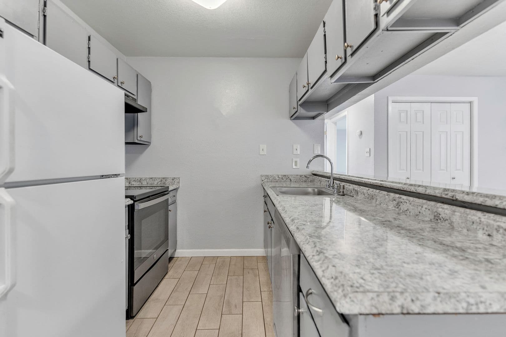 Del Rio Apartment: 107 Shannon Circle