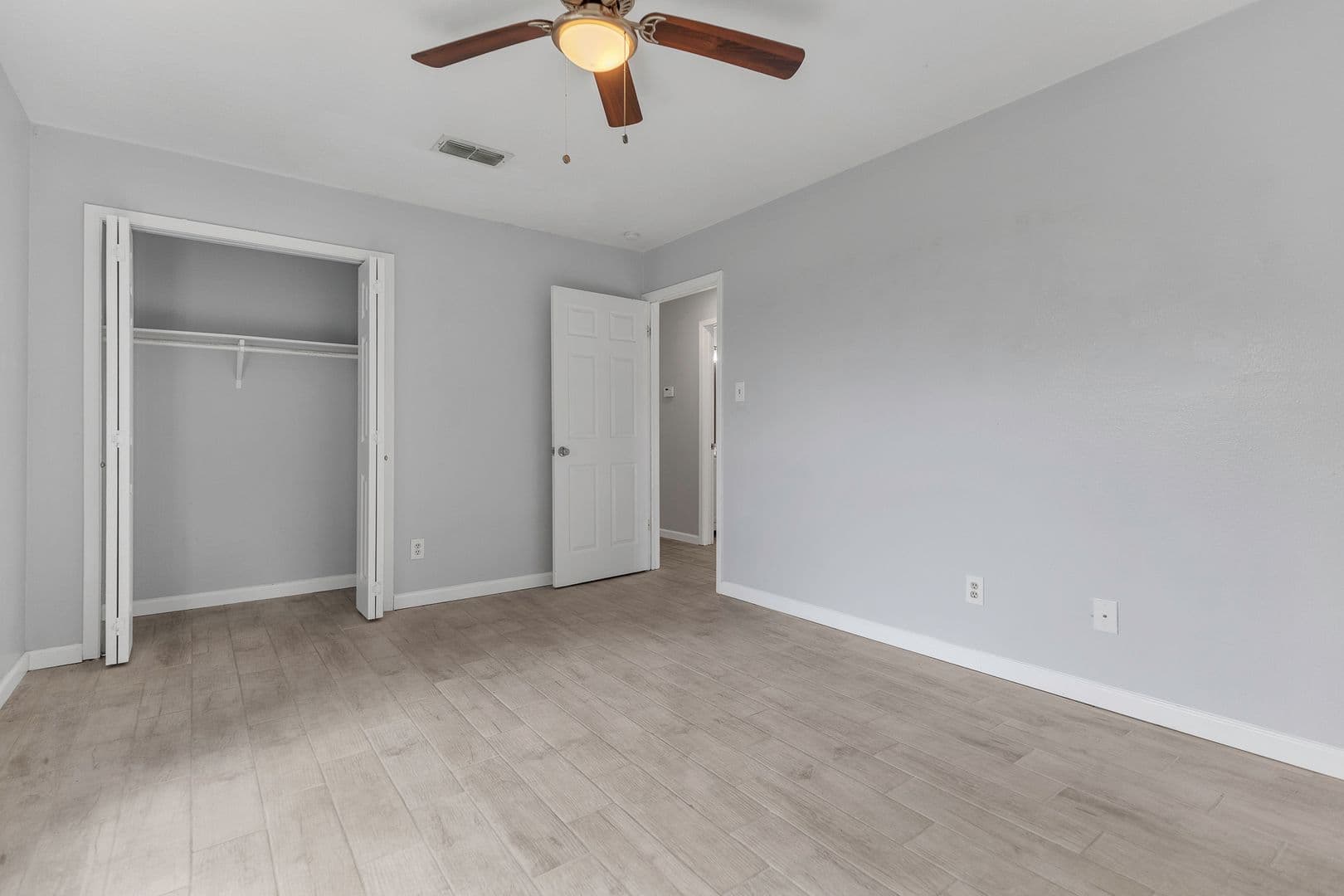 Del Rio Apartment: 107 Shannon Circle