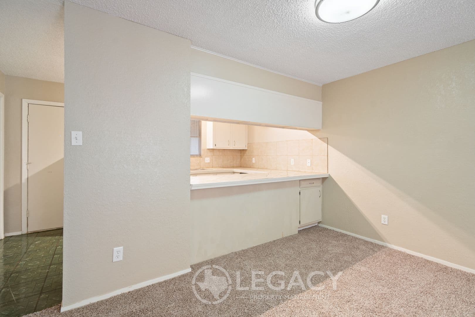 Del Rio Apartment: 104 Shannon Circle