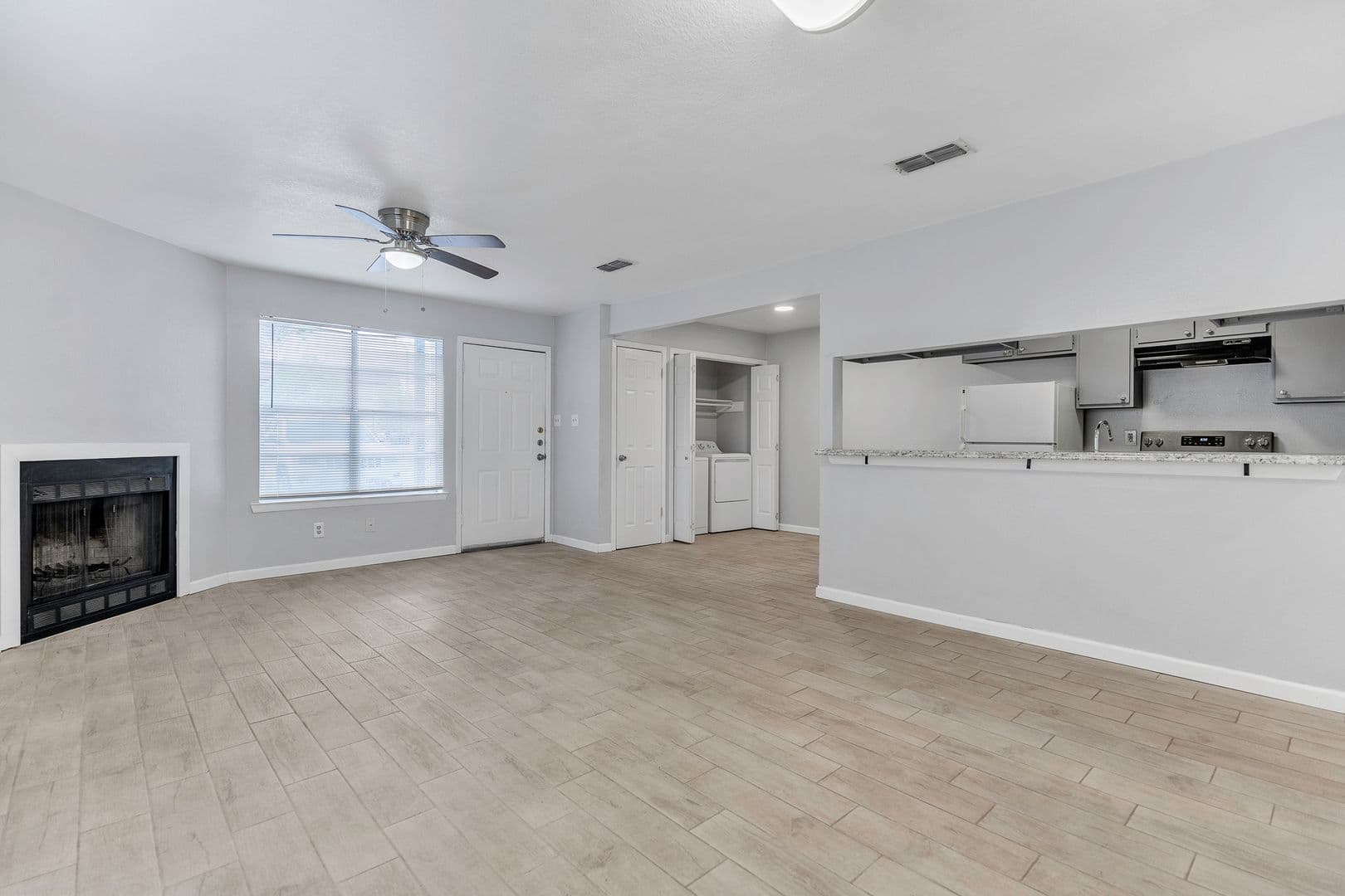 Del Rio Apartment: 107 Shannon Circle