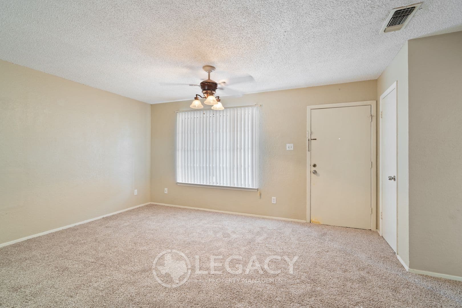Del Rio Apartment: 104 Shannon Circle