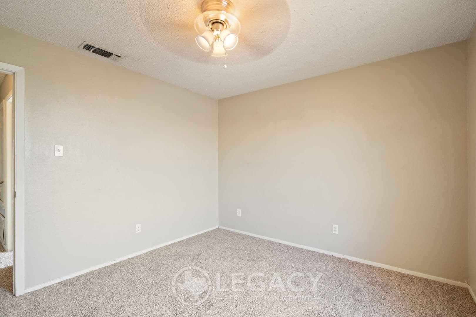 Del Rio Apartment: 104 Shannon Circle