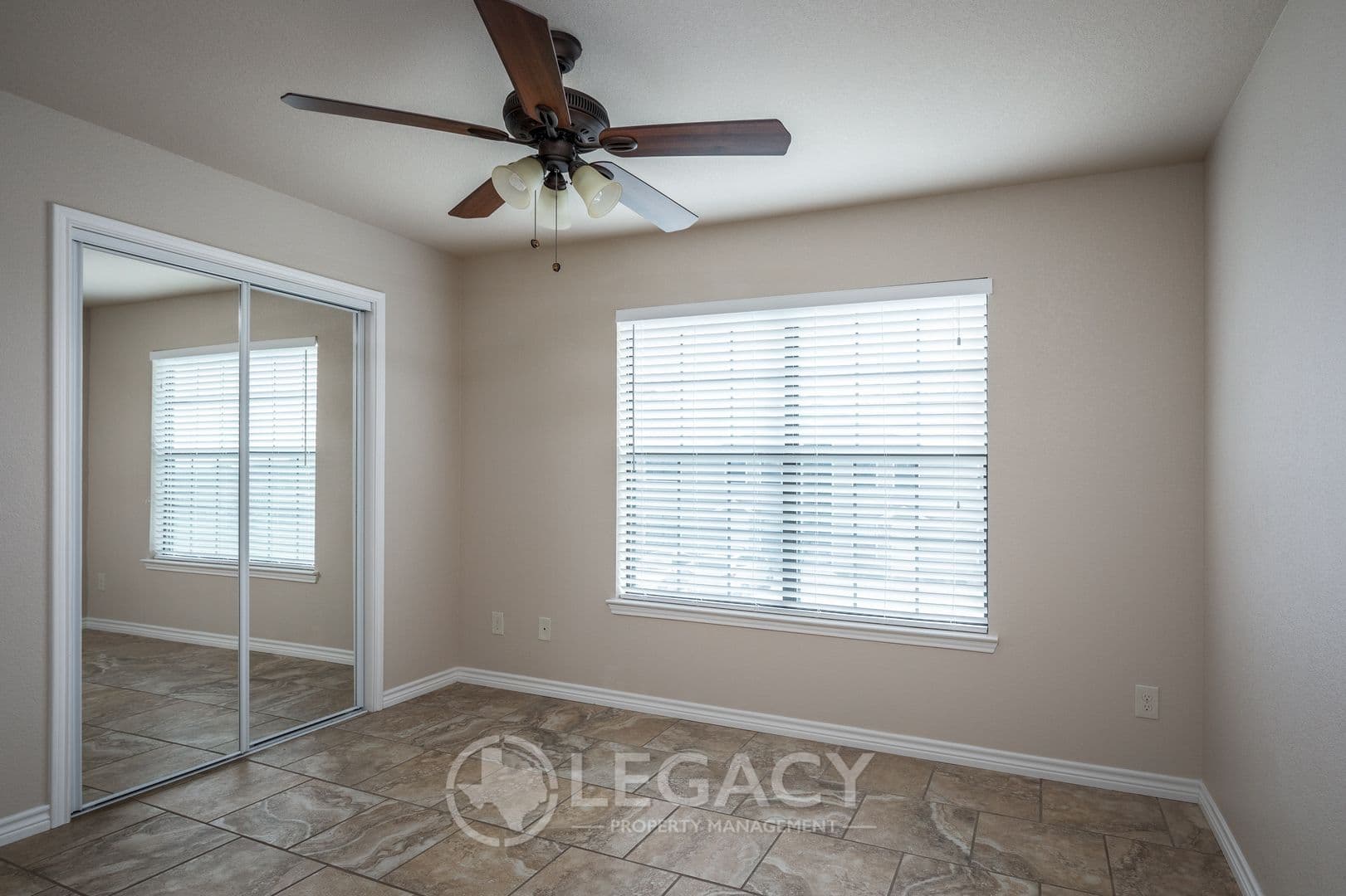 Del Rio Apartment: 1305 Kings Way