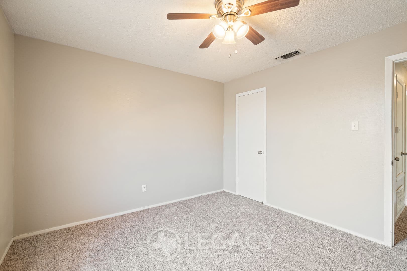 Del Rio Apartment: 104 Shannon Circle