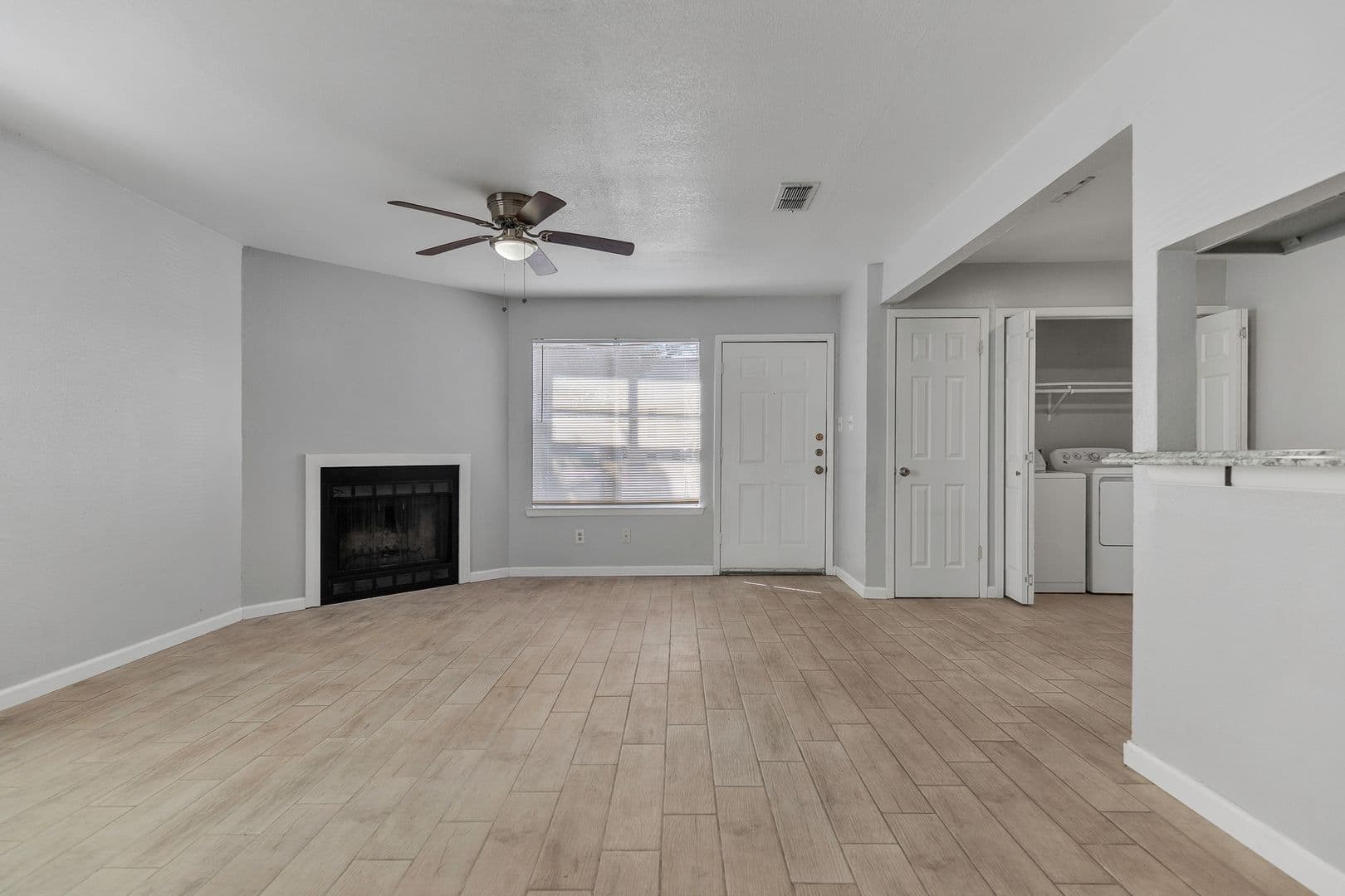 Del Rio Apartment: 107 Shannon Circle