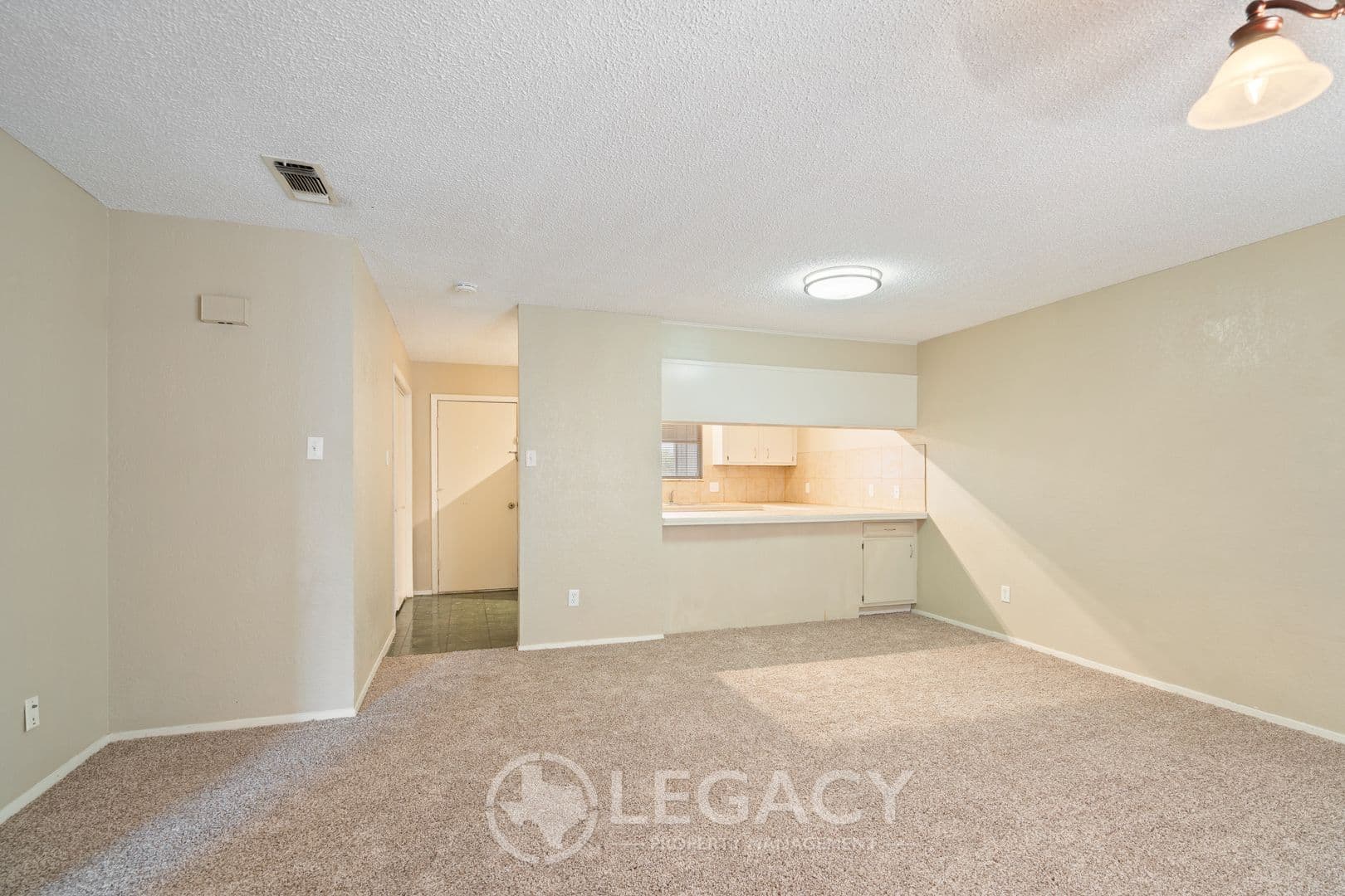 Del Rio Apartment: 104 Shannon Circle
