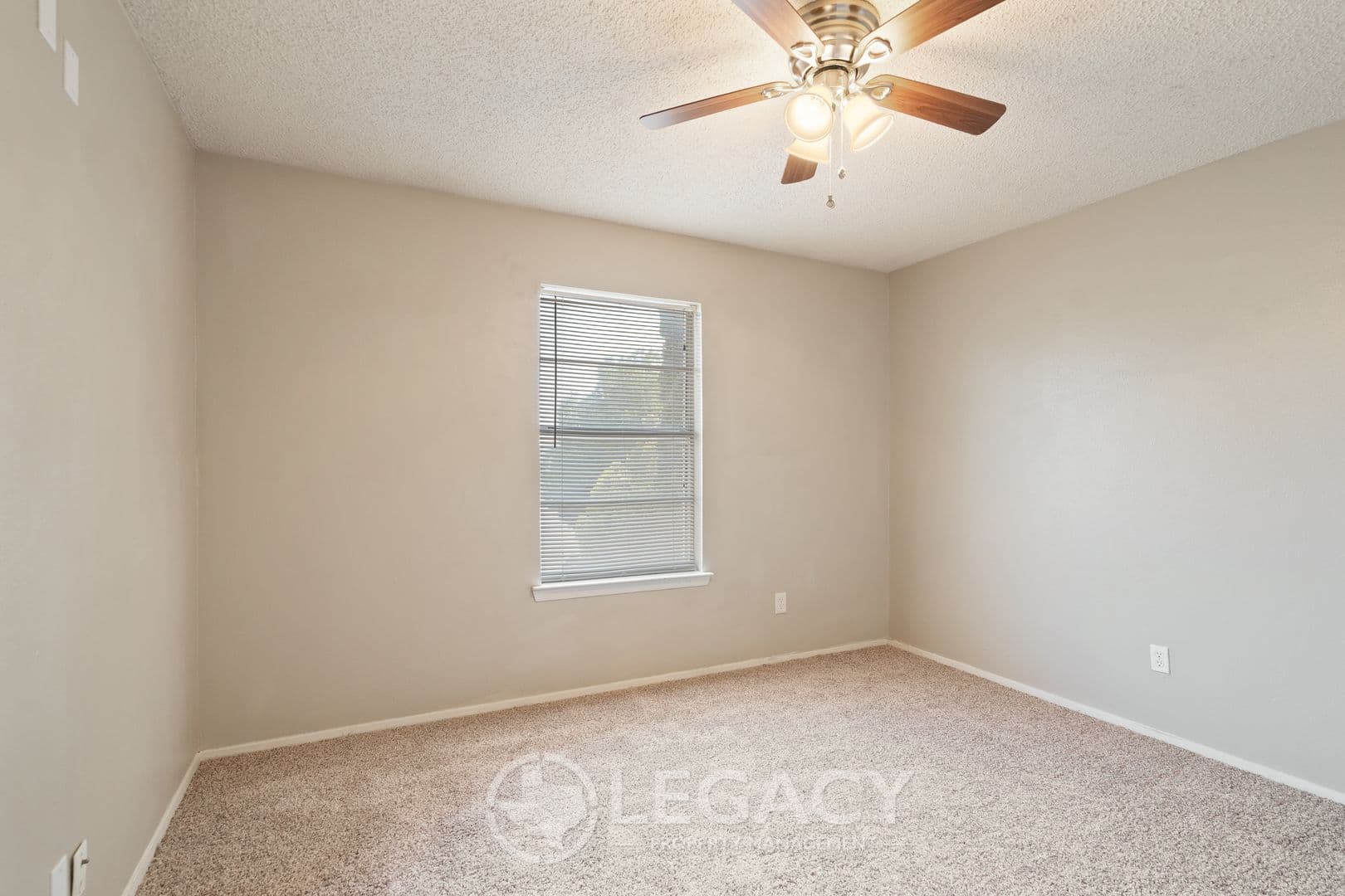 Del Rio Apartment: 104 Shannon Circle