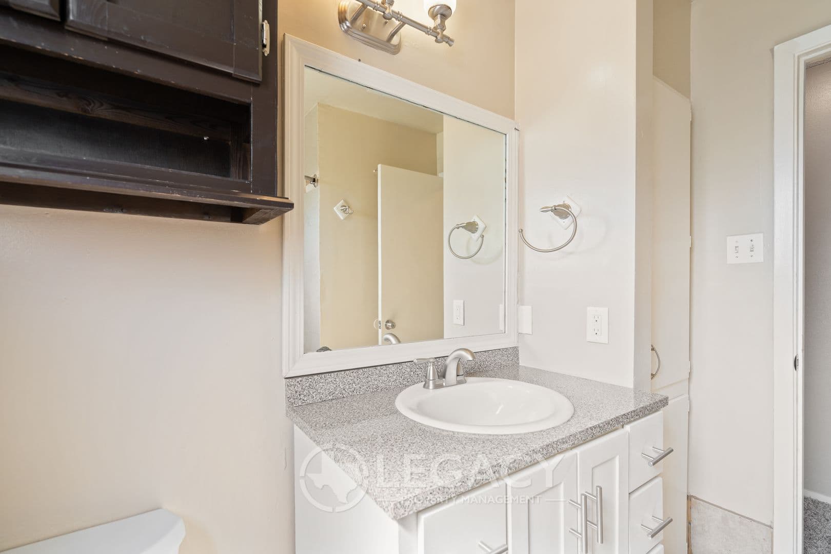Del Rio Apartment: 104 Shannon Circle
