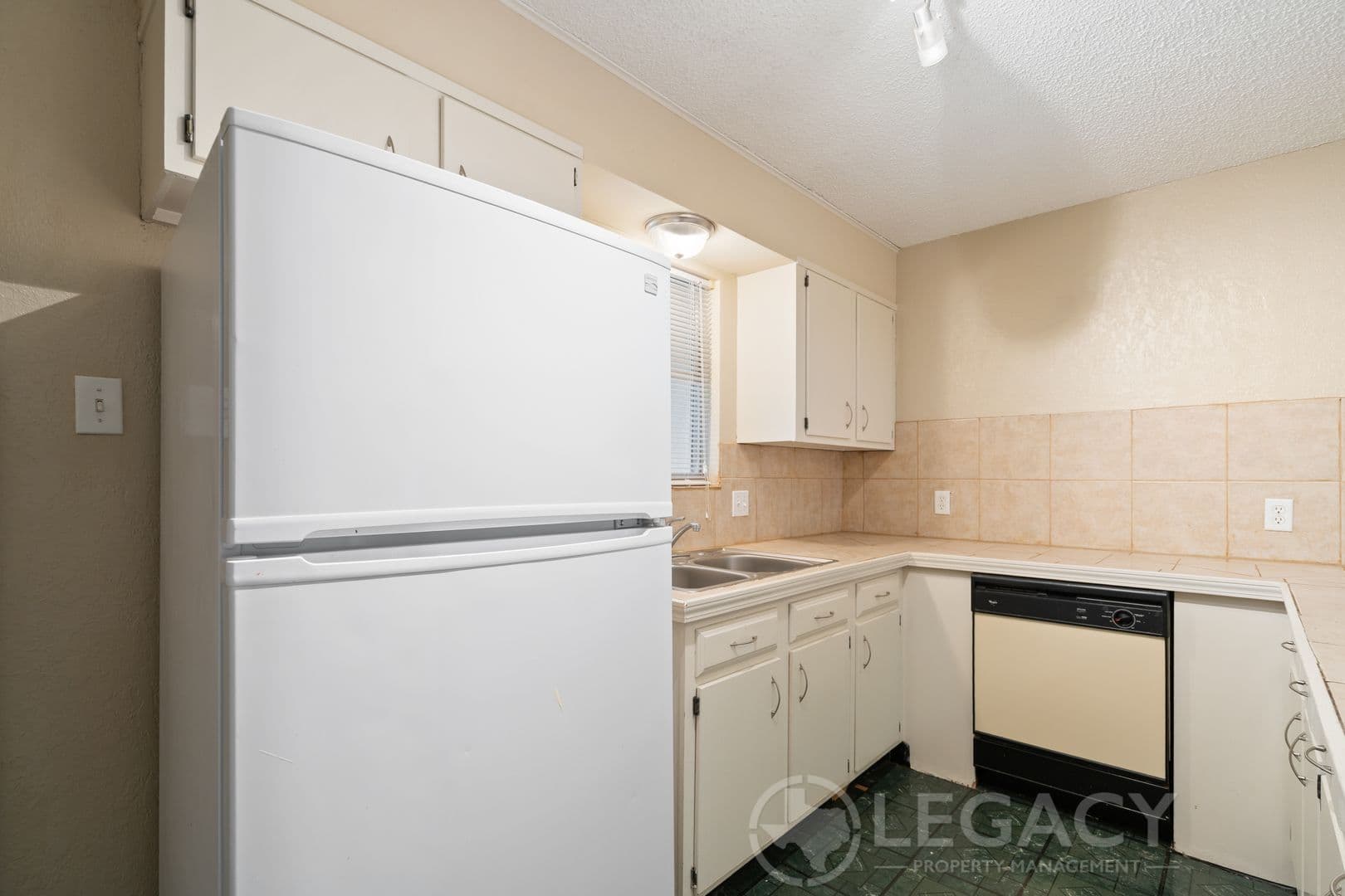 Del Rio Apartment: 104 Shannon Circle