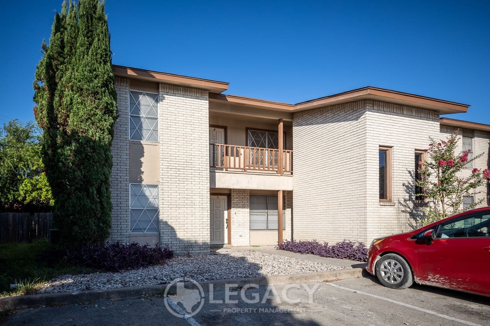 Del Rio Apartment: 104 Shannon Circle