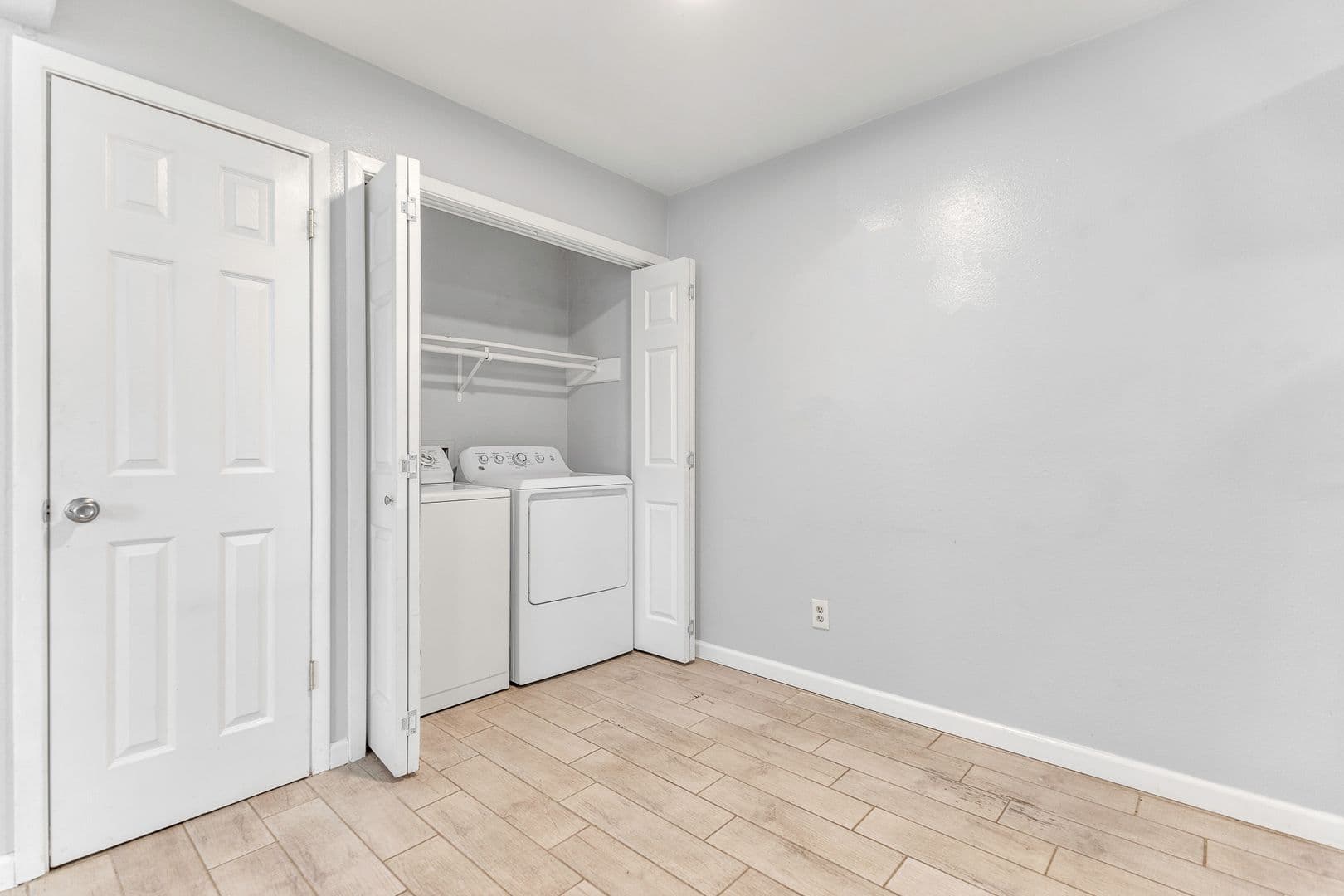 Del Rio Apartment: 107 Shannon Circle