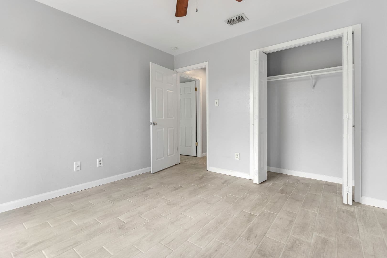 Del Rio Apartment: 107 Shannon Circle