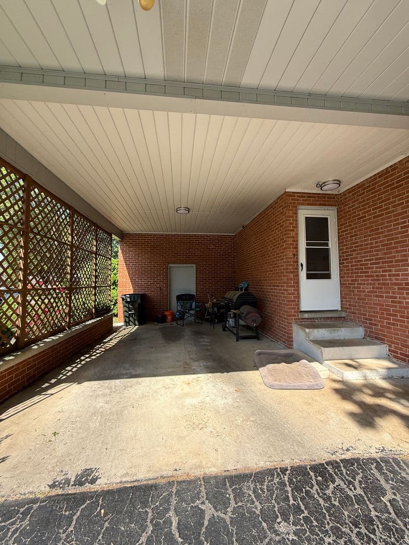 Hopkinsville House: 416 Blane Drive