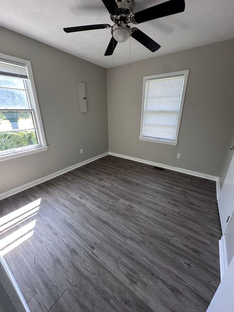 Hopkinsville House: 7043 Forest Park Blvd.