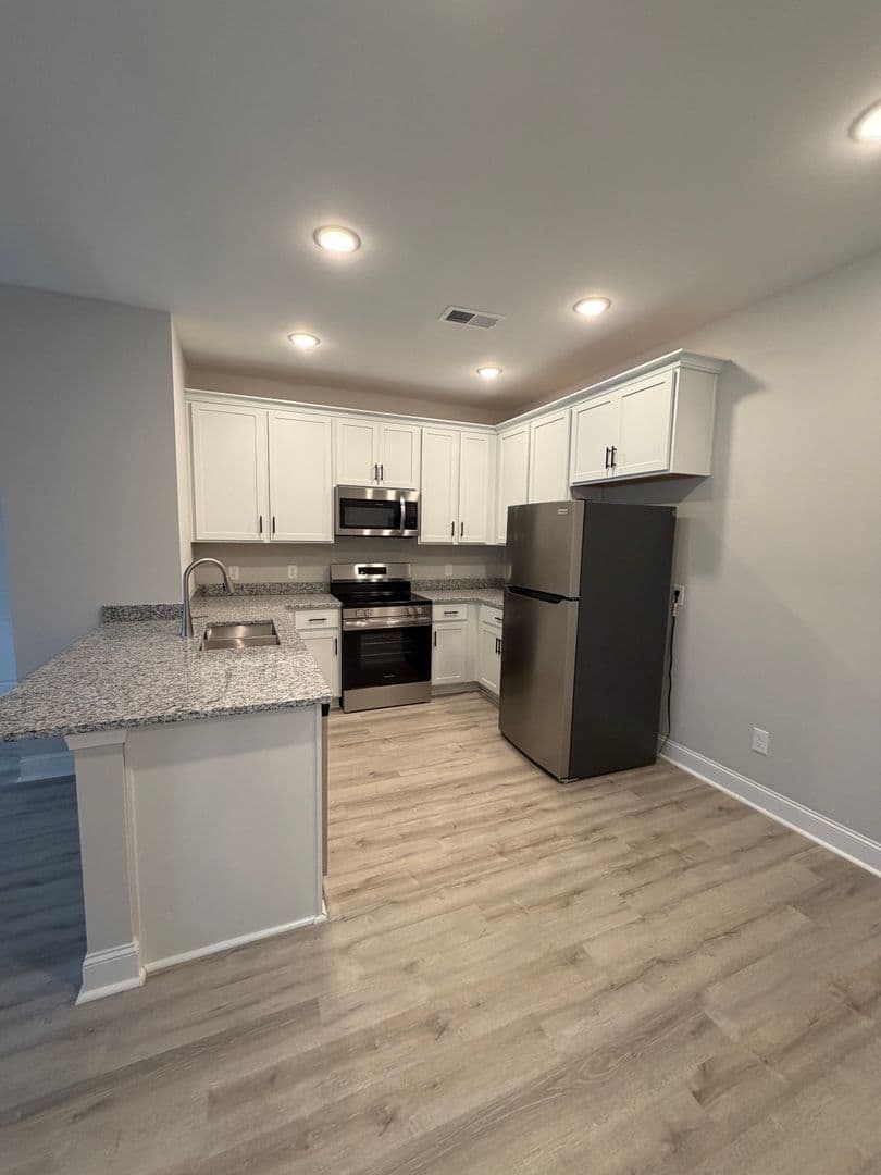 Bowling Green Apartment: 308 Hillview Mills - 114-308 Hillview Mills, Apt 114
