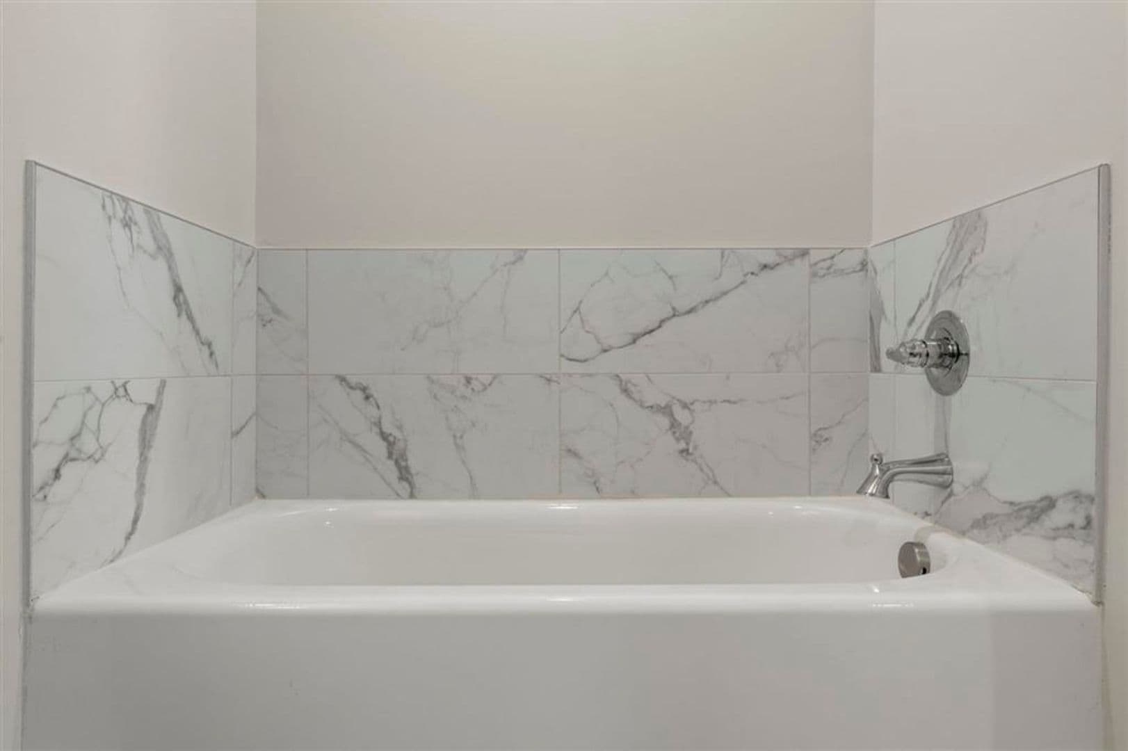 Bowling Green House: 7191 Seagraves Ct
