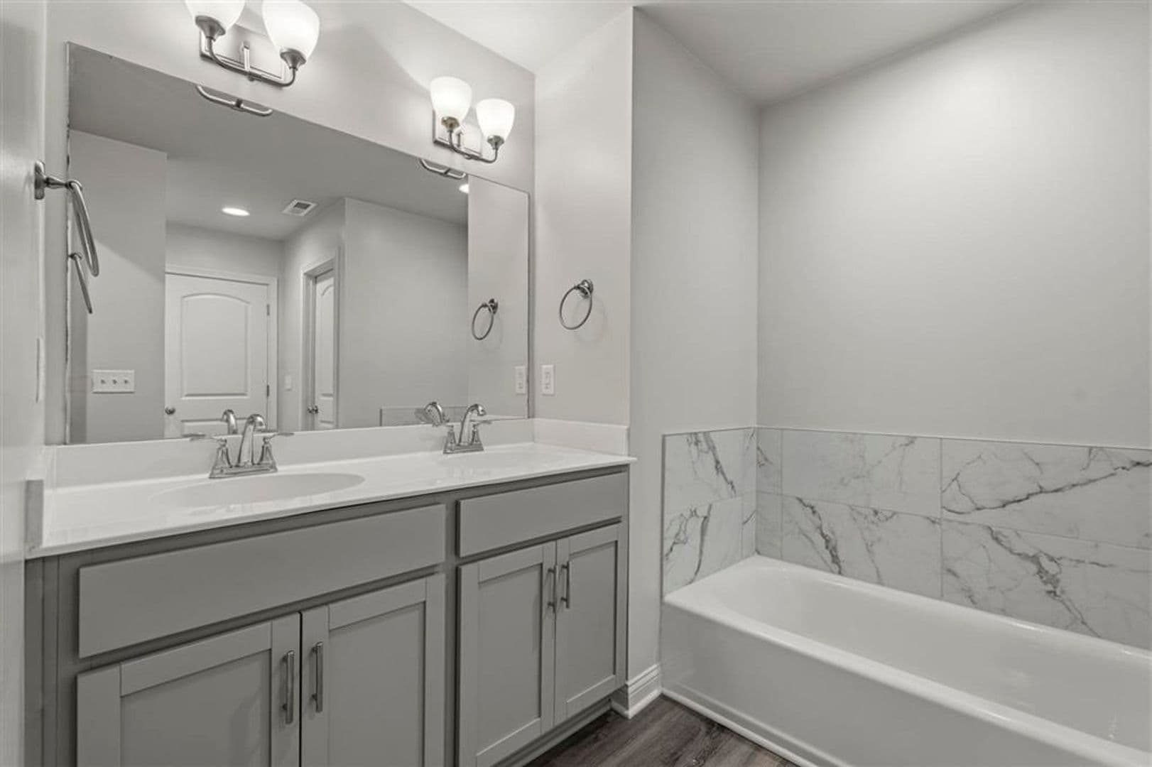 Bowling Green House: 7191 Seagraves Ct