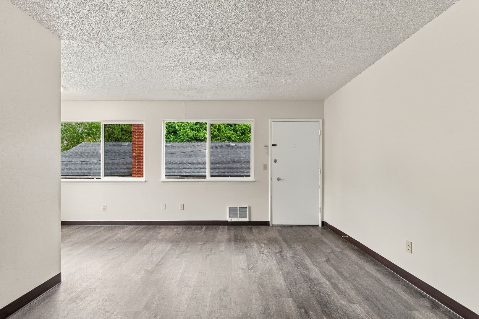 Portland Apartment: 3832 SE Center ST