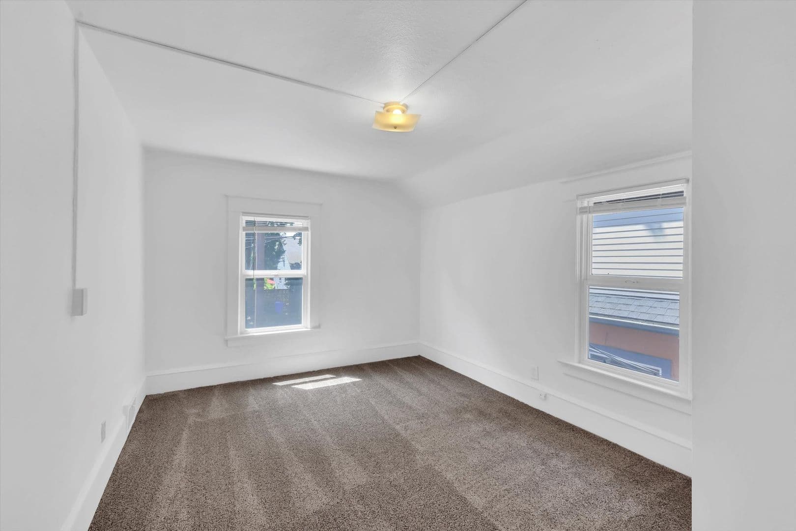 Portland Apartment: 921-923 SE Mall St