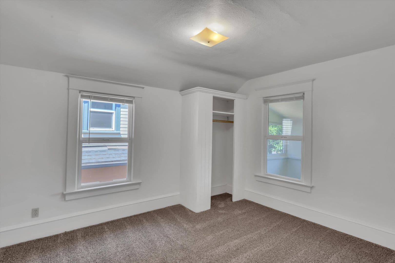 Portland Apartment: 921-923 SE Mall St