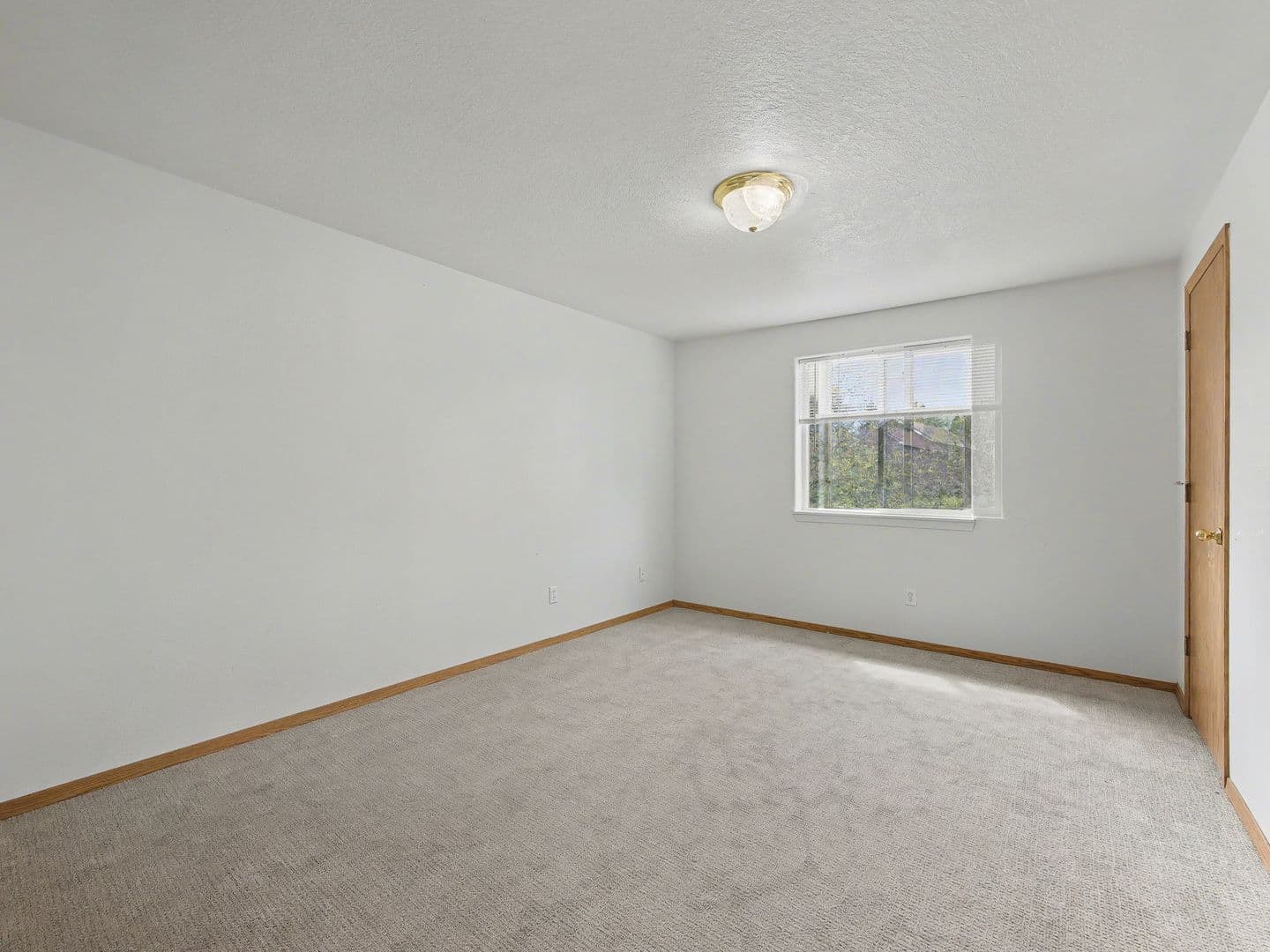 Portland Apartment: 9806 SE Henry St, #1-3