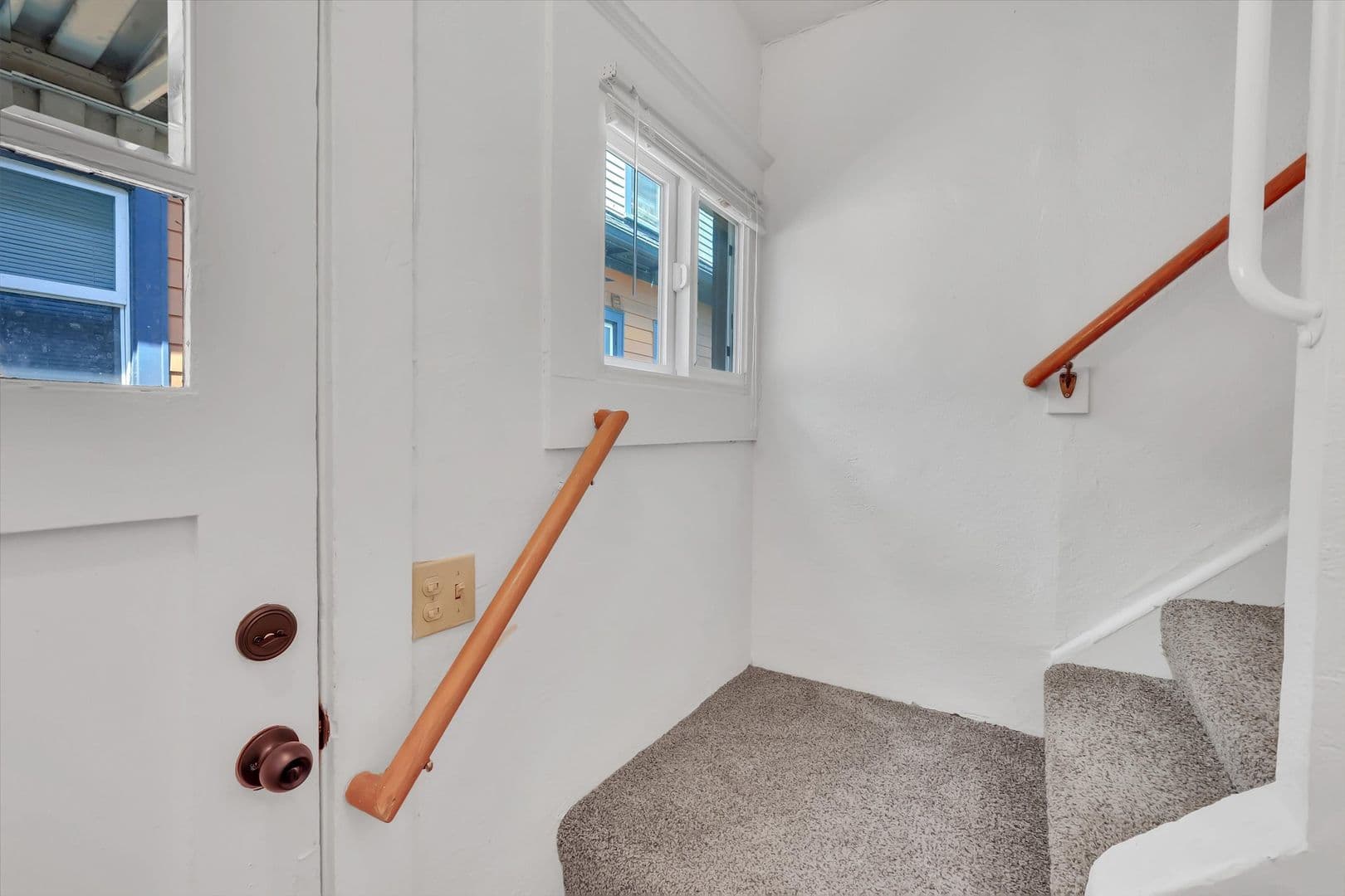 Portland Apartment: 921-923 SE Mall St