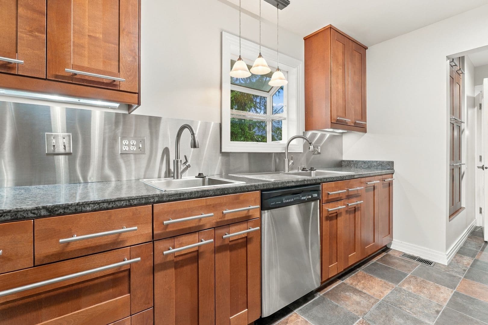 Portland House: 6625 N Boston Ave