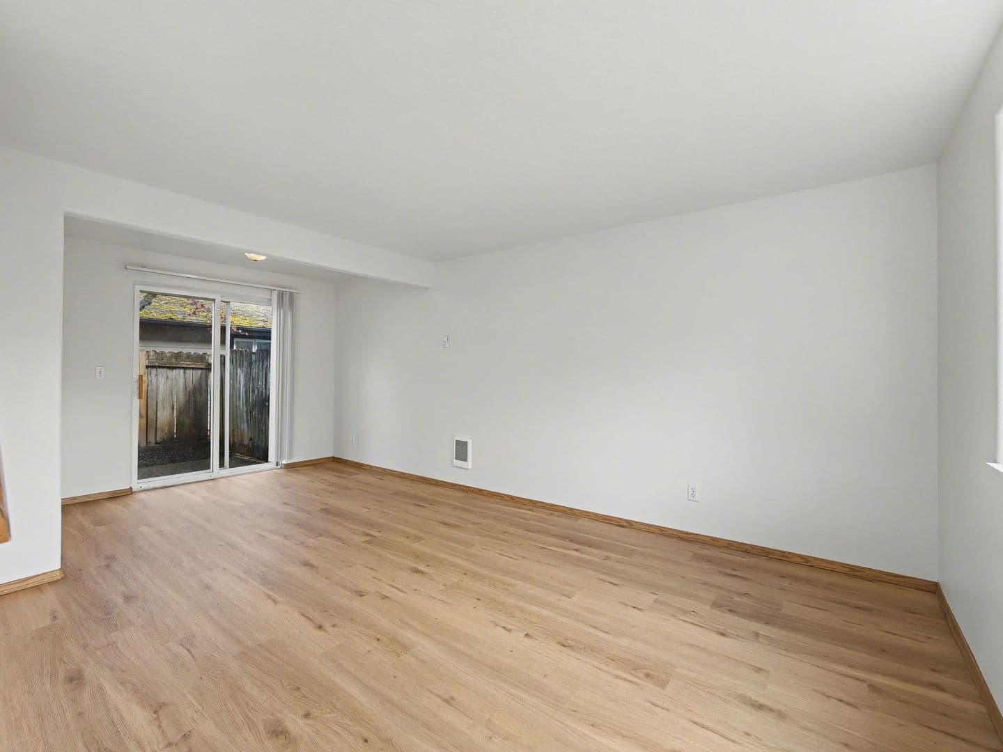 Portland Apartment: 9806 SE Henry St, #1-3