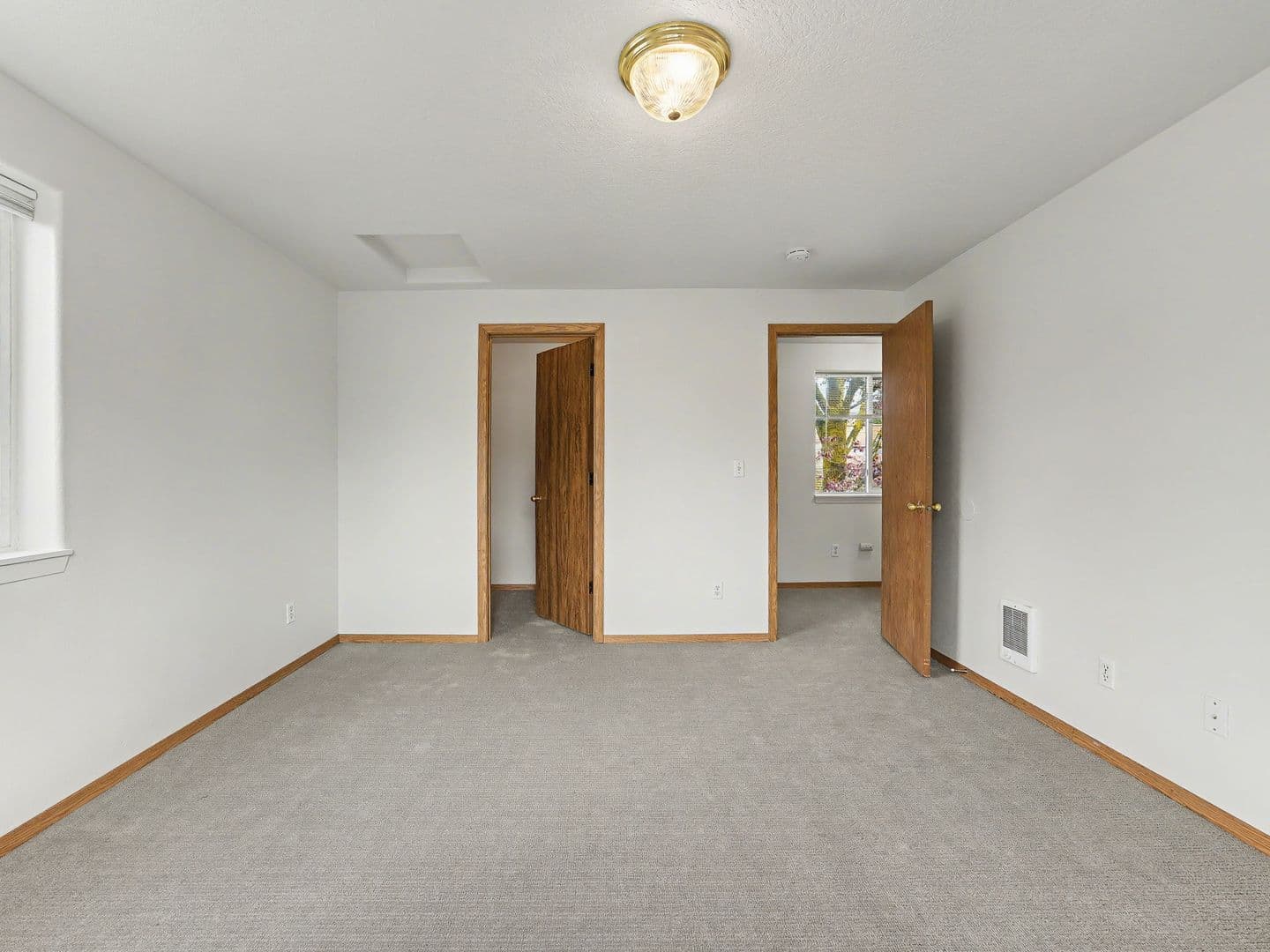 Portland Apartment: 9806 SE Henry St, #1-3