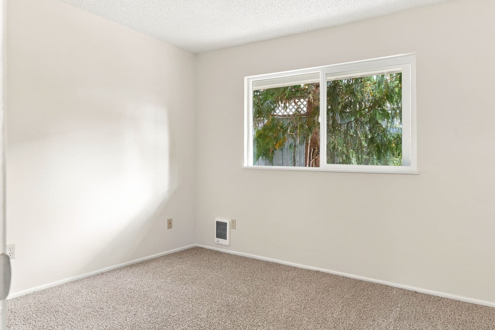 Portland Apartment: 3832 SE Center ST
