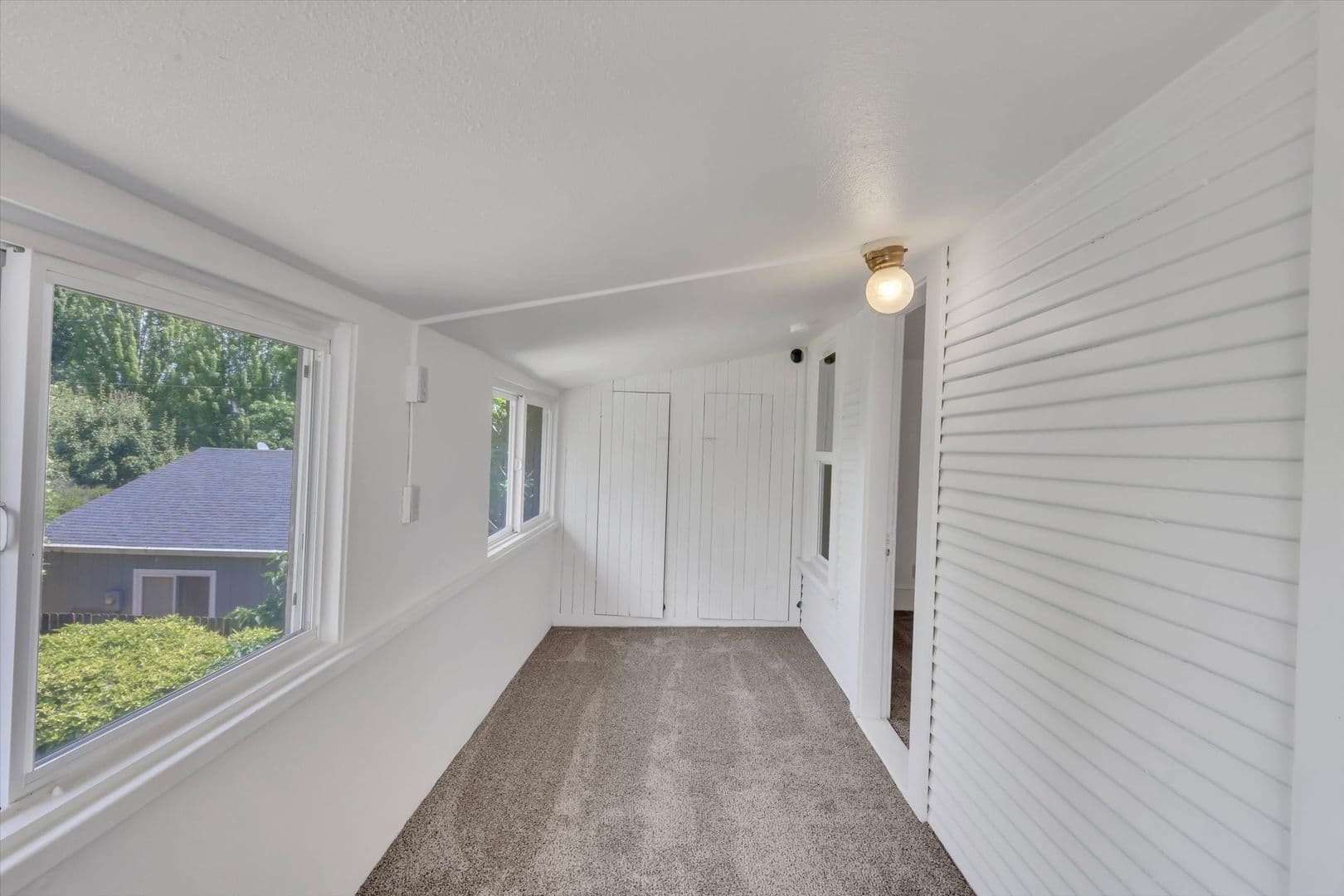 Portland Apartment: 921-923 SE Mall St