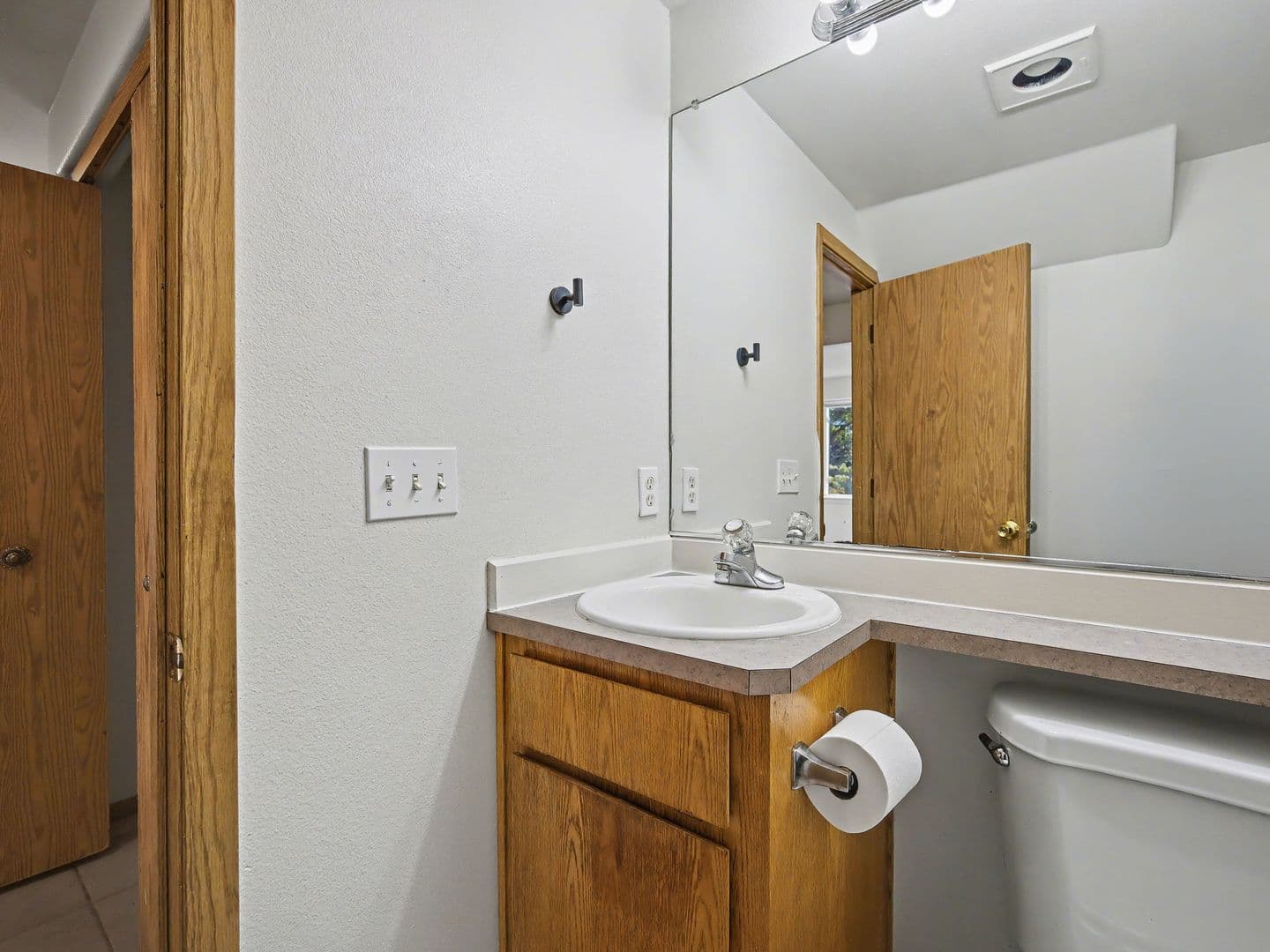 Portland Apartment: 9806 SE Henry St, #1-3