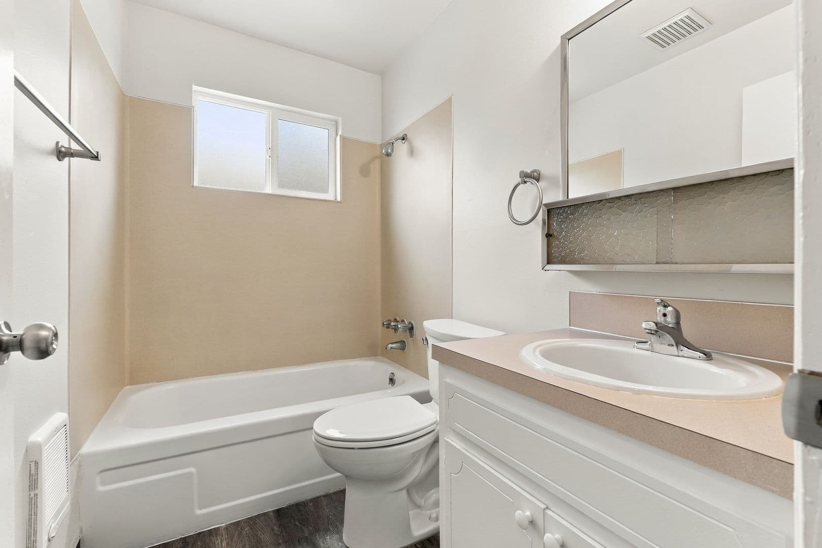 Portland Apartment: 3832 SE Center ST