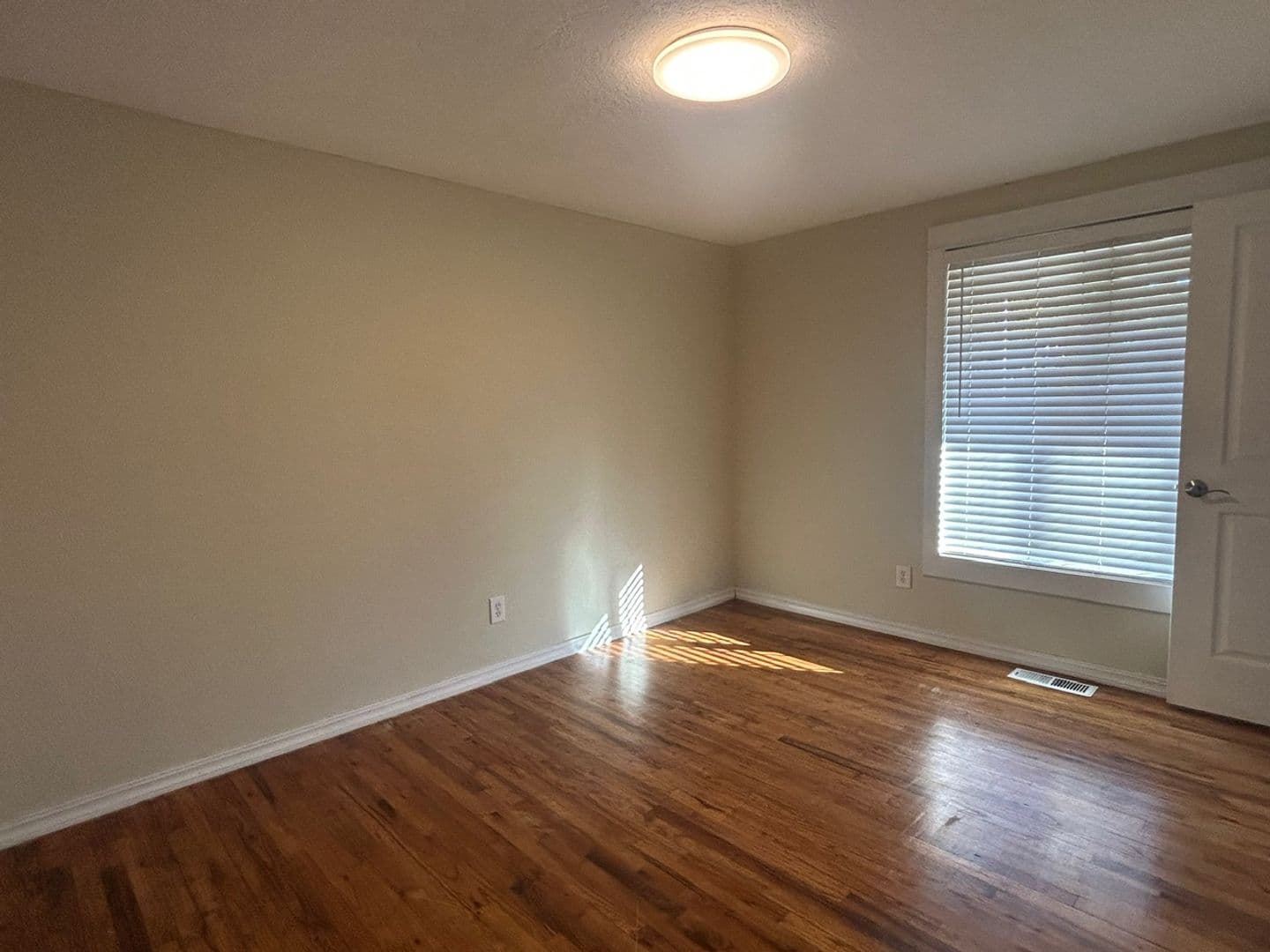 Portland House: 16211 SE Haig St