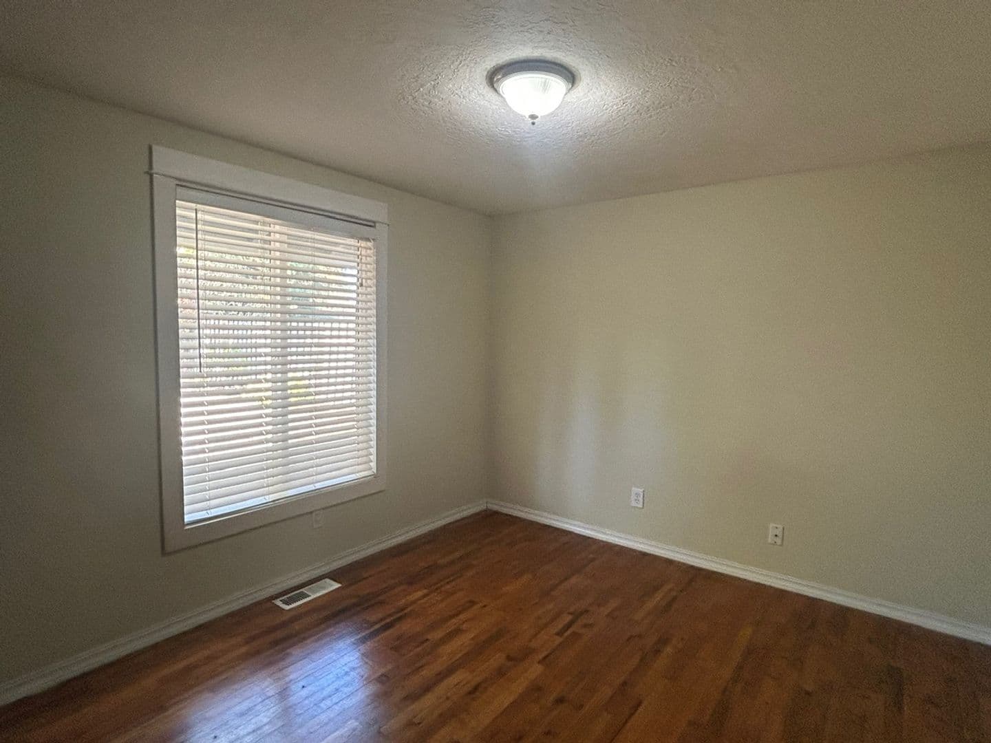 Portland House: 16211 SE Haig St
