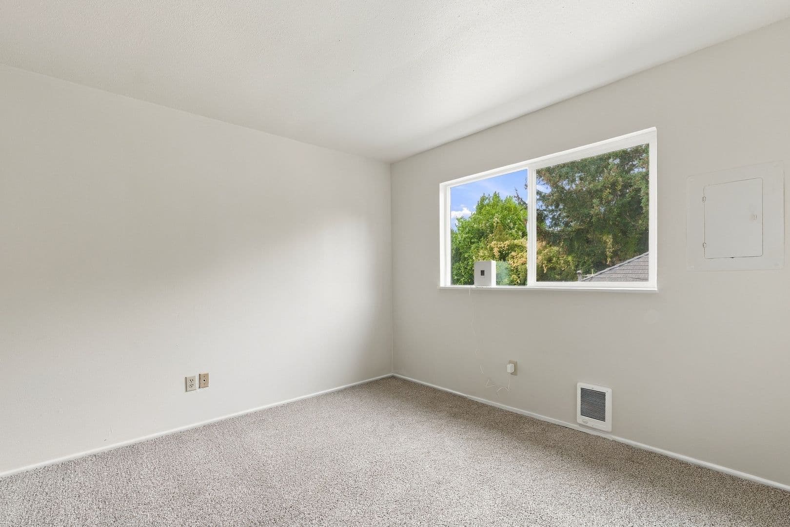 Portland Apartment: 3832 SE Center ST