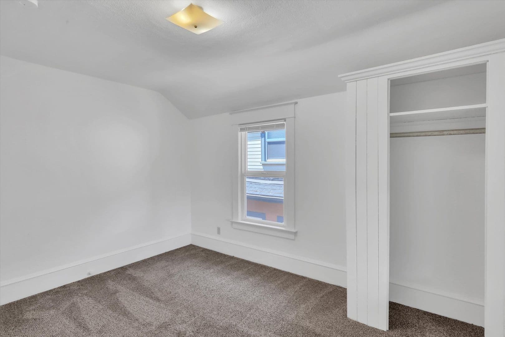 Portland Apartment: 921-923 SE Mall St
