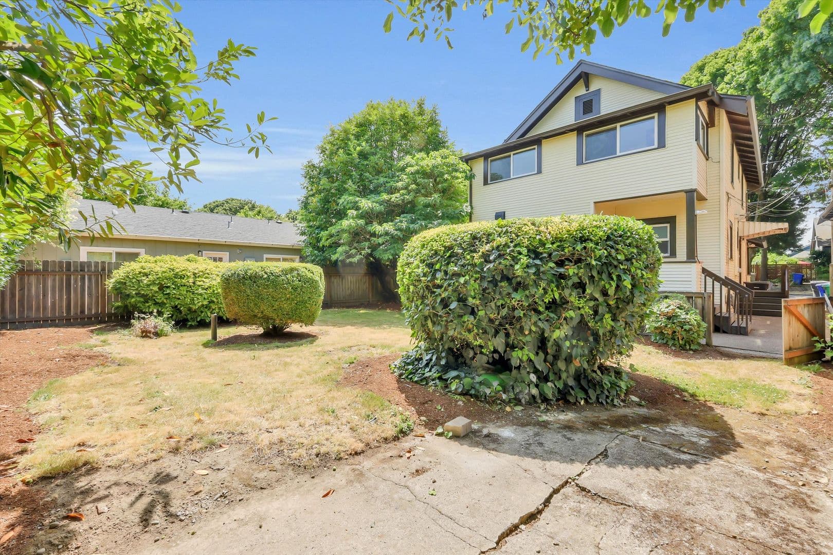 Portland Apartment: 921-923 SE Mall St