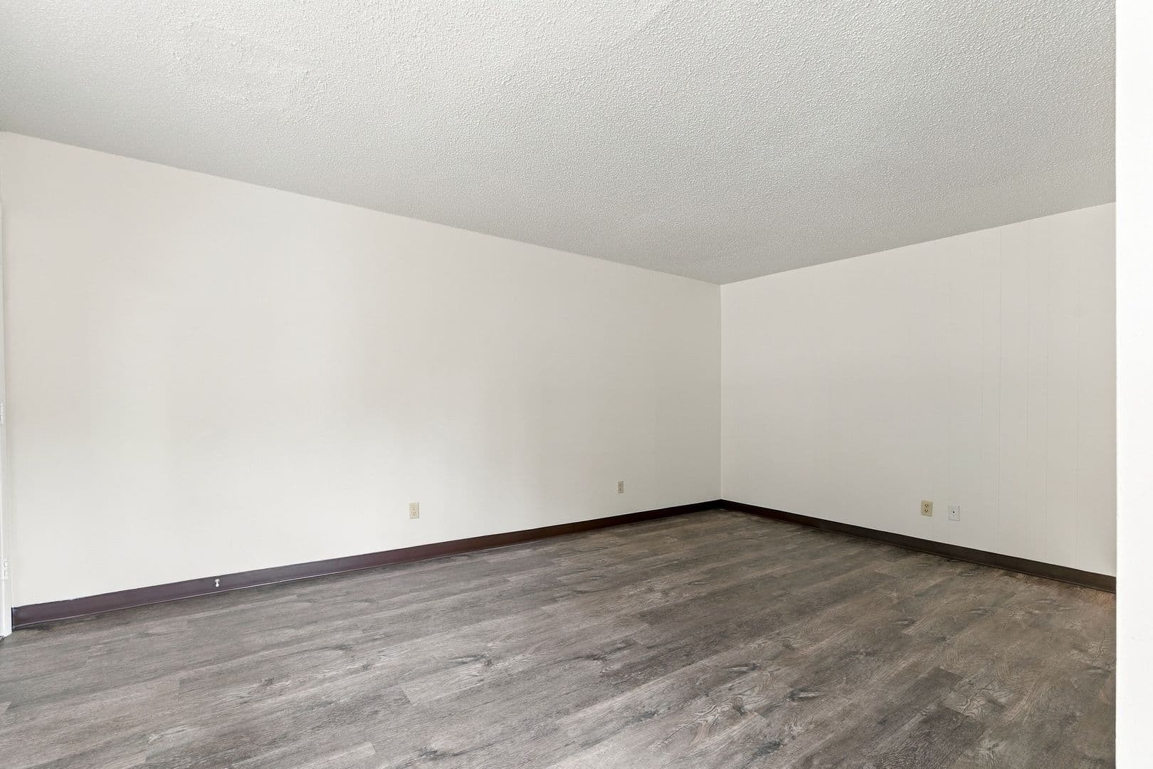 Portland Apartment: 3832 SE Center ST