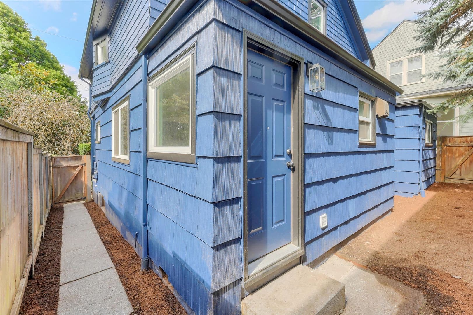 Portland Apartment: 1712 SE Stark ST