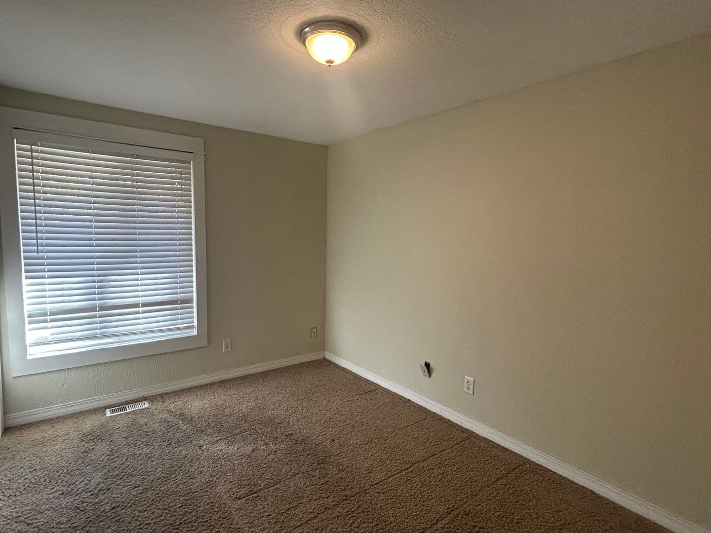 Portland House: 16211 SE Haig St