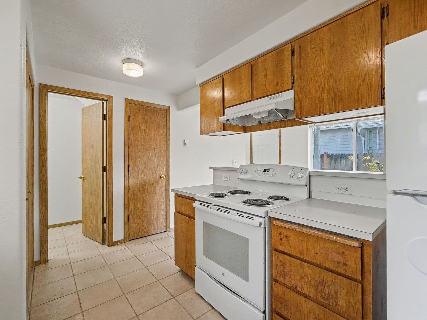 Portland Apartment: 9806 SE Henry St, #1-3