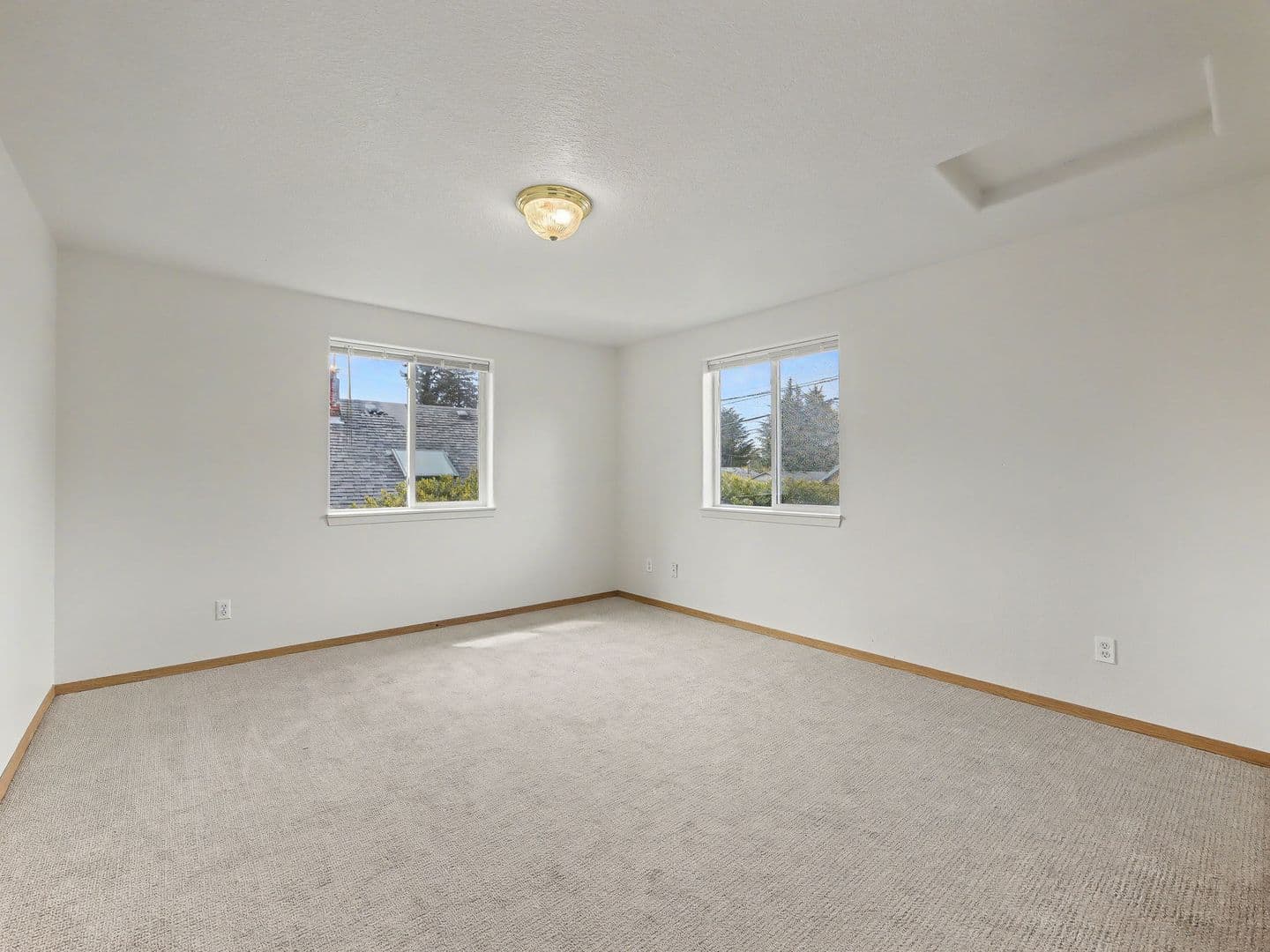 Portland Apartment: 9806 SE Henry St, #1-3