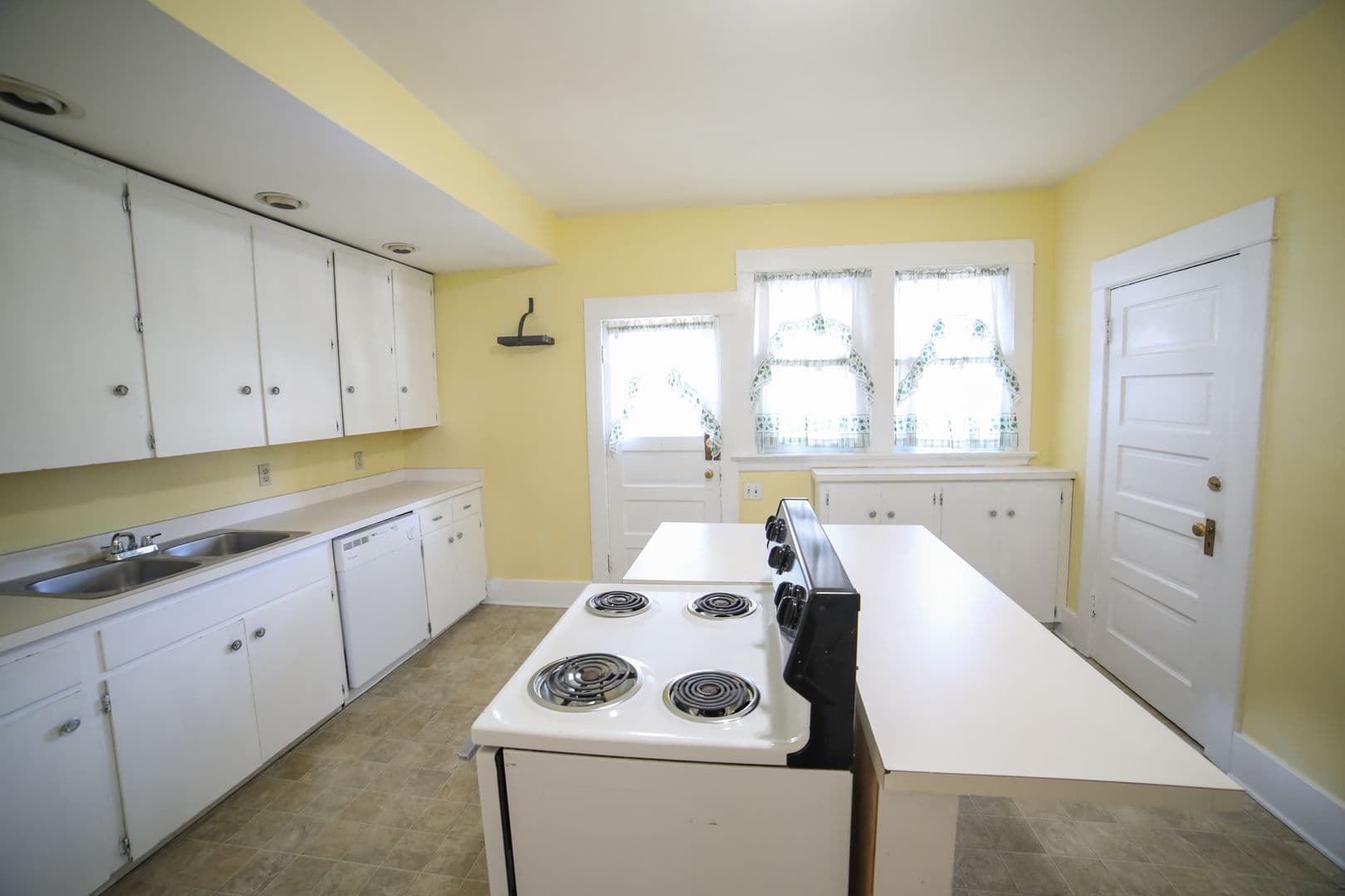 Portland Apartment: 5114 SE Holgate Blvd
